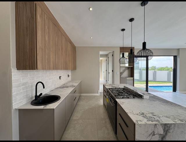 4 BEDROOM HOUSE FOR SALE IN MIDSTREAM HEIGHTS